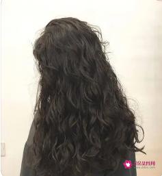 羊毛卷发型图片女中长