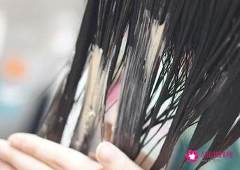 怎样让头发黑亮柔顺有光泽