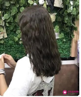 发量少的长发适合什么烫发