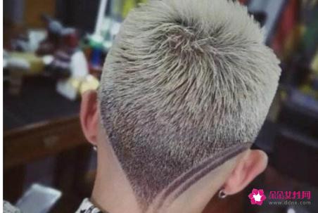 最潮短发发型