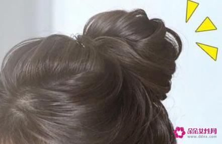 女生短发怎么扎丸子头