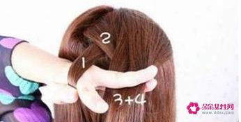 懒人扎出简单漂亮头发步骤