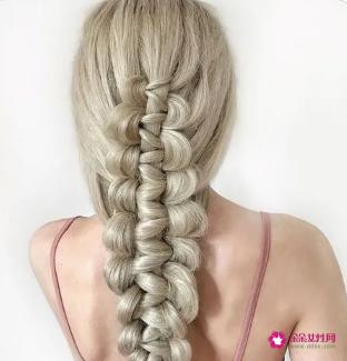 懒人扎出简单漂亮头发步骤