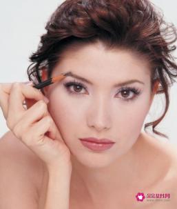 揭秘好莱坞当红女星的化妆技巧