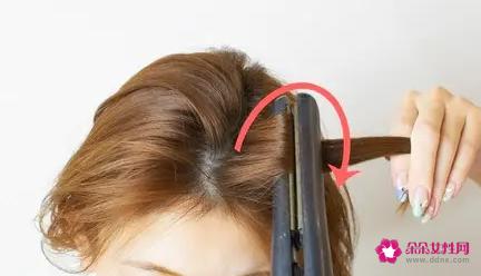 如何使用卷发棒打理短发