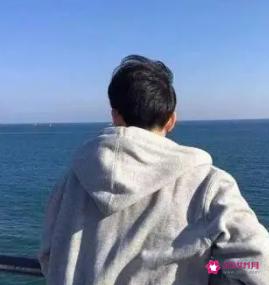 脸小的男生适合什么发型