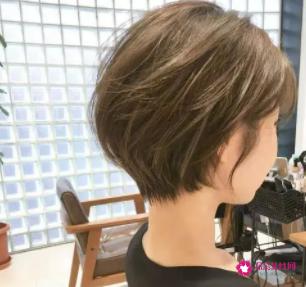 方脸适合什么发型短发