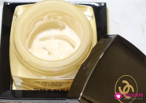 香奈儿奢华精萃活肤轻盈乳霜