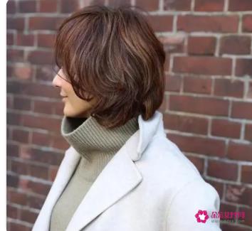 50岁女人留啥发型好看照片