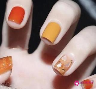 美甲图片短指甲款式显白