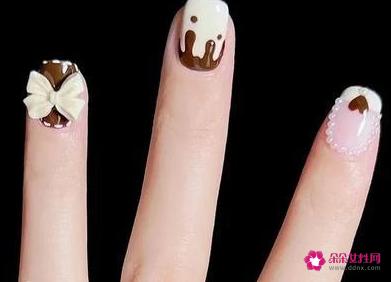 美甲图片短指甲款式显白