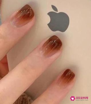 美甲图片短指甲款式显白