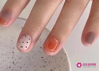 美甲图片短指甲款式显白