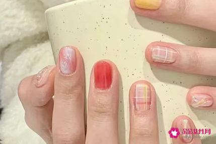 美甲图片短指甲款式显白