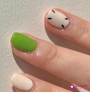 美甲图片短指甲款式显白