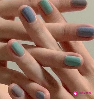 美甲图片短指甲款式显白