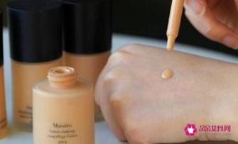 推荐持妆久的粉底液