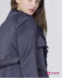 藏青色上衣下面配什么颜色