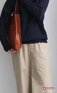 藏青色上衣下面配什么颜色