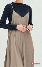 藏青色上衣下面配什么颜色