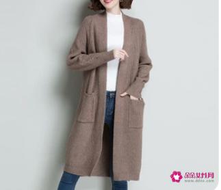 女式休闲毛衣外套搭配