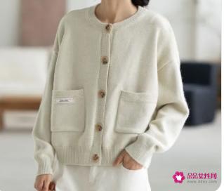 女式休闲毛衣外套搭配