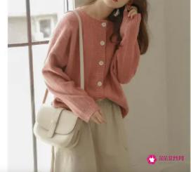 女式休闲毛衣外套搭配