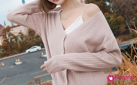 女式休闲毛衣外套搭配