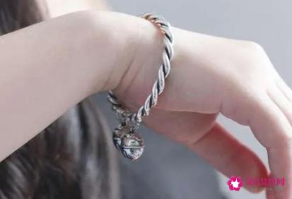女生戴手链的含义