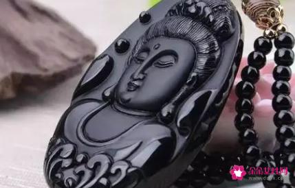 黑色的饰品有哪些