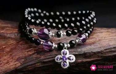 黑色的饰品有哪些