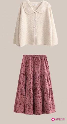 半身长裙搭配什么上衣好看