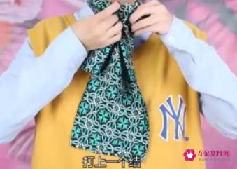 长围巾怎么系好看图解