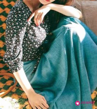 半身裙怎么搭配出优雅时尚