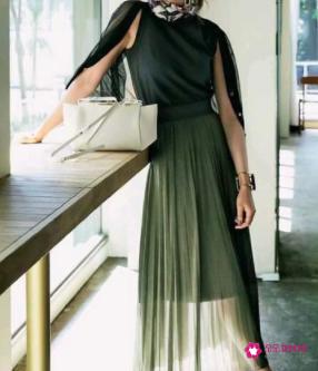 半身裙怎么搭配出优雅时尚