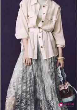 半身裙怎么搭配出优雅时尚