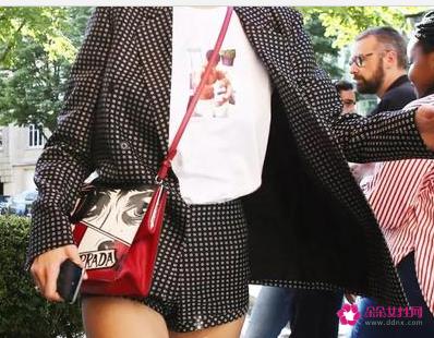 几种短款小西装搭配技巧尽显气质