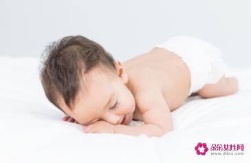 女孩穿平角和三角内裤的区别