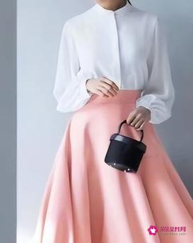 衣服宽松好还是修身好