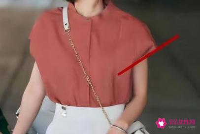 衣服宽松好还是修身好