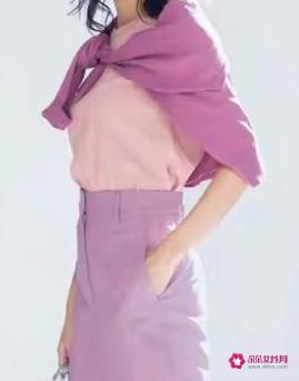 衣服宽松好还是修身好