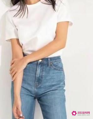 衣服宽松好还是修身好