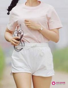 衣服宽松好还是修身好
