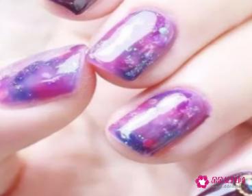 4款显手白的指甲油颜色