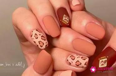 4款显手白的指甲油颜色