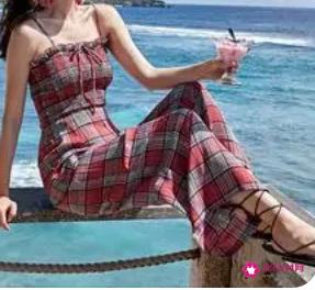 吊带连体裤的搭配