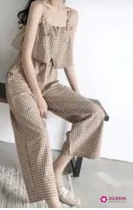 吊带连体裤的搭配