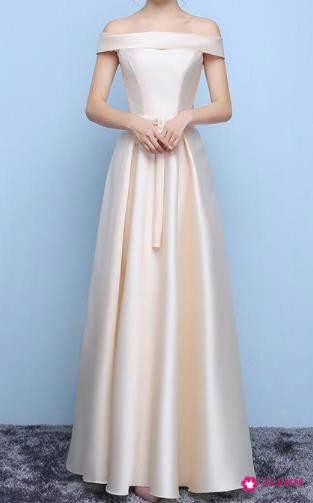 如何挑选适合伴娘的礼服