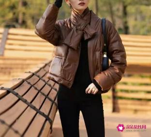 老人适合穿什么样的羽绒服