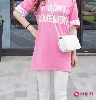 粉色T恤搭什么颜色裤子